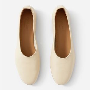 EVERLANE The Italian Leather Day Glove in Cream Flats Slip On Size 10 NEW